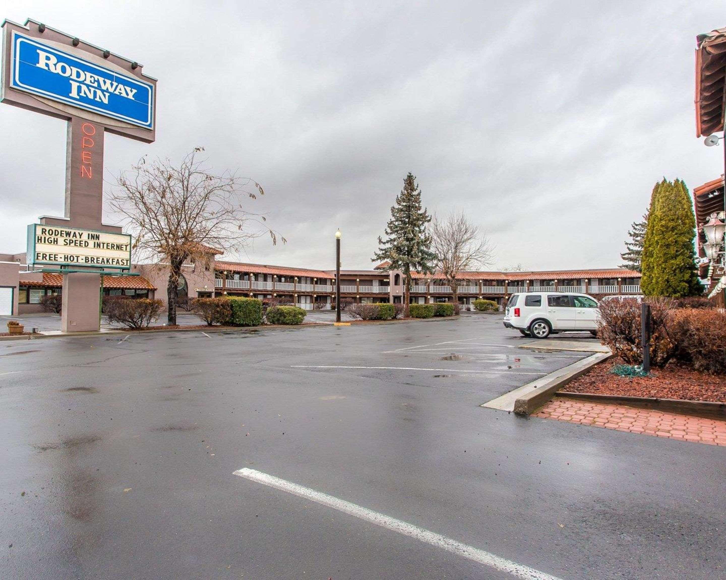 Rodeway Inn Baker City Bagian luar foto